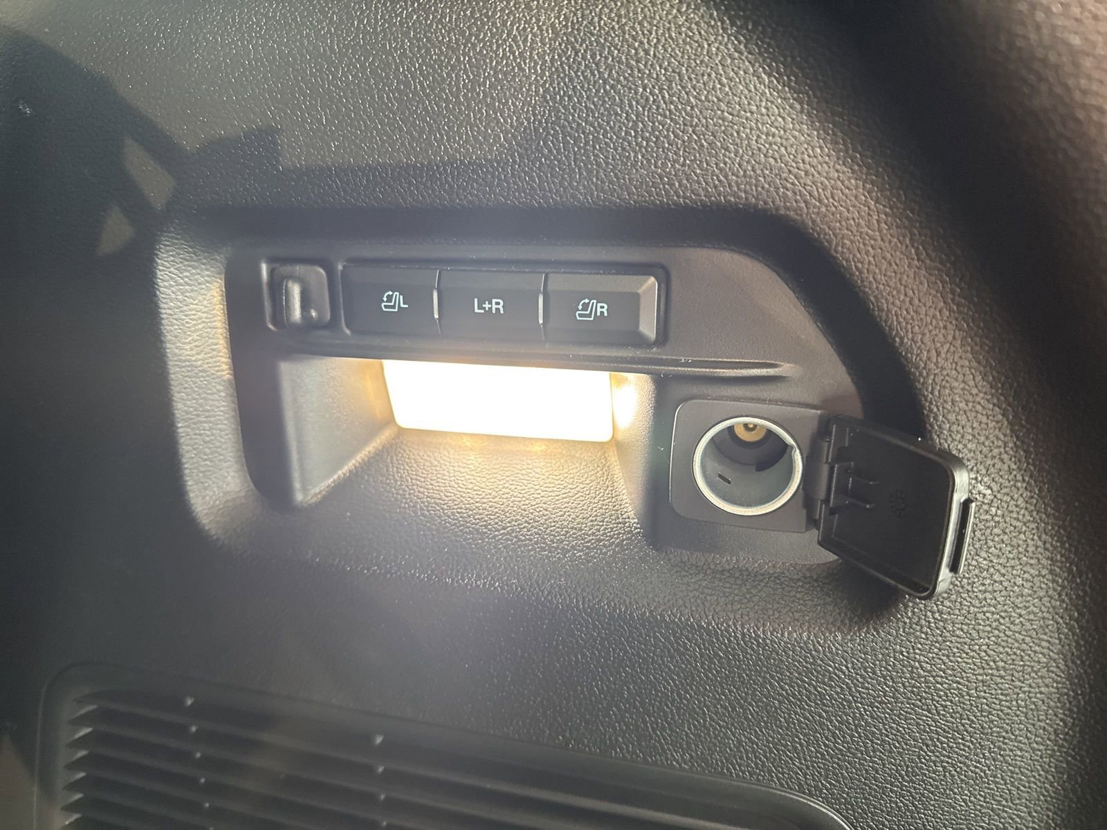 Used 2023 Ford Explorer Limited w/ Equipment Group 301A image 16