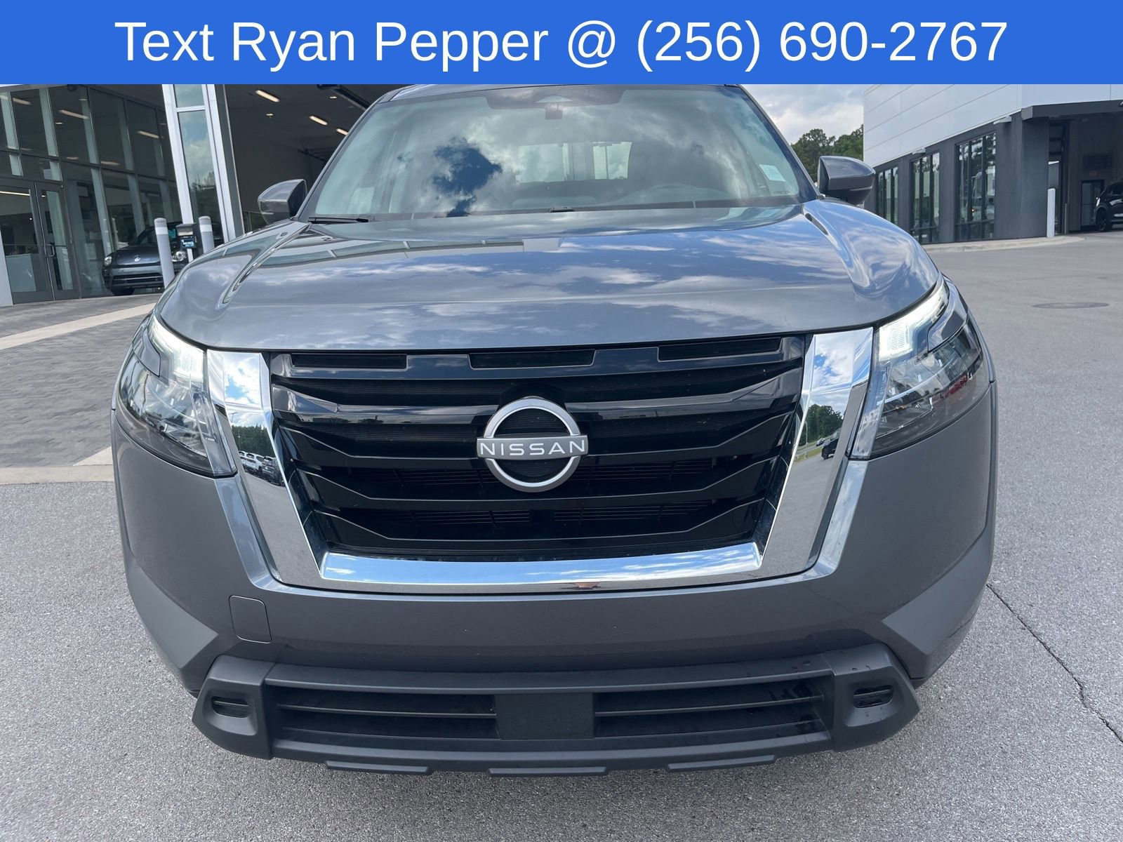 Used 2025 Nissan Pathfinder SV FWD image 2