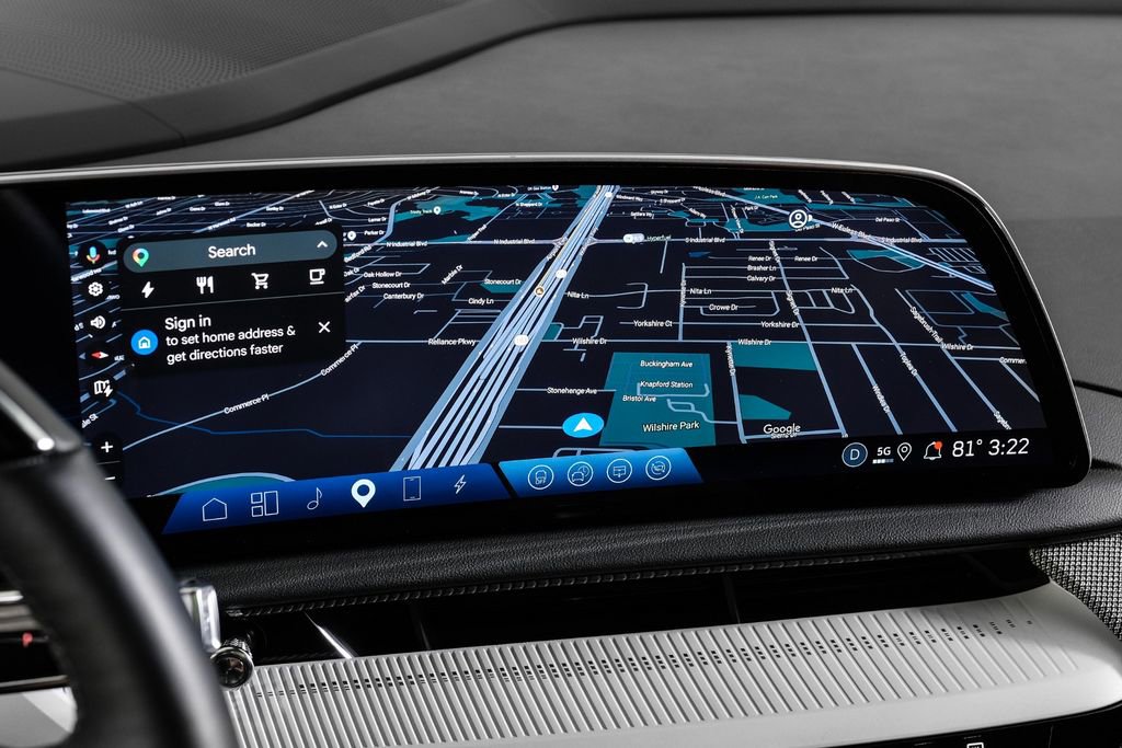 Used 2025 Cadillac Optiq Sport 1 w/ LPO, Floor Liner Package image 18