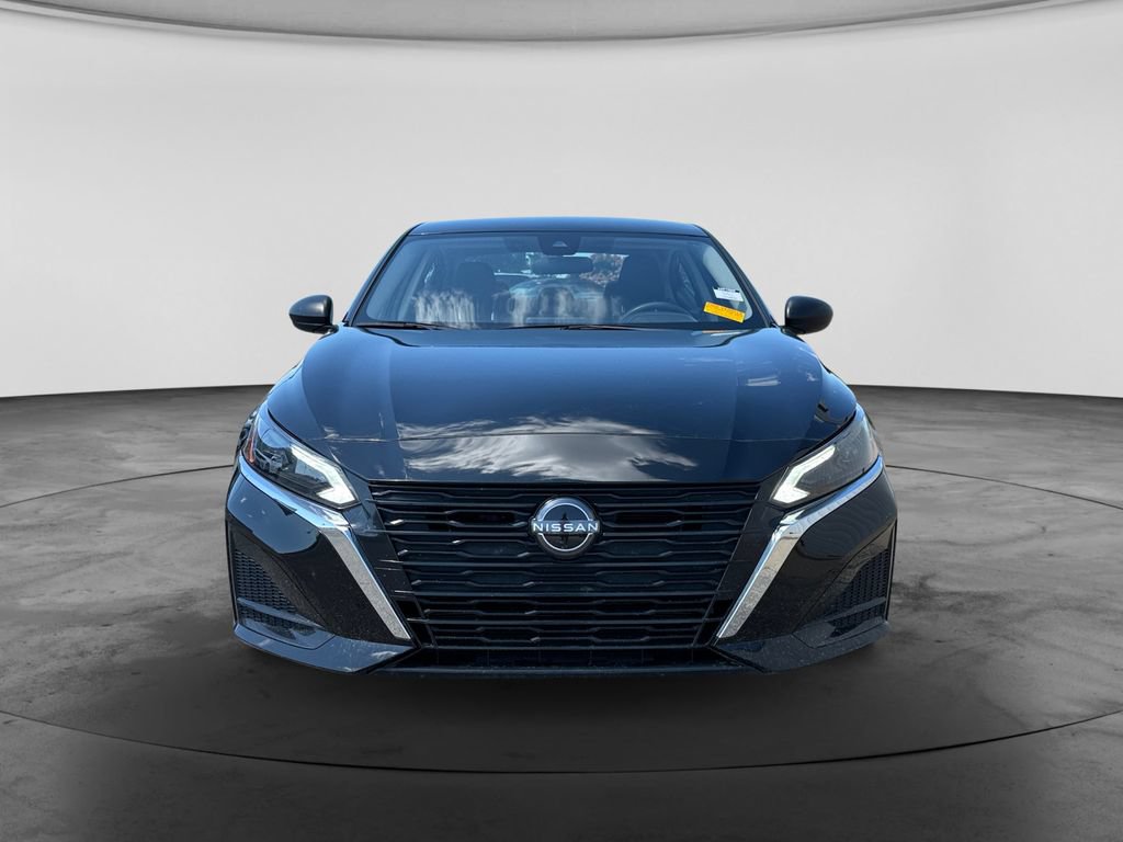 Used 2024 Nissan Altima 2.5 SV FWD image 3