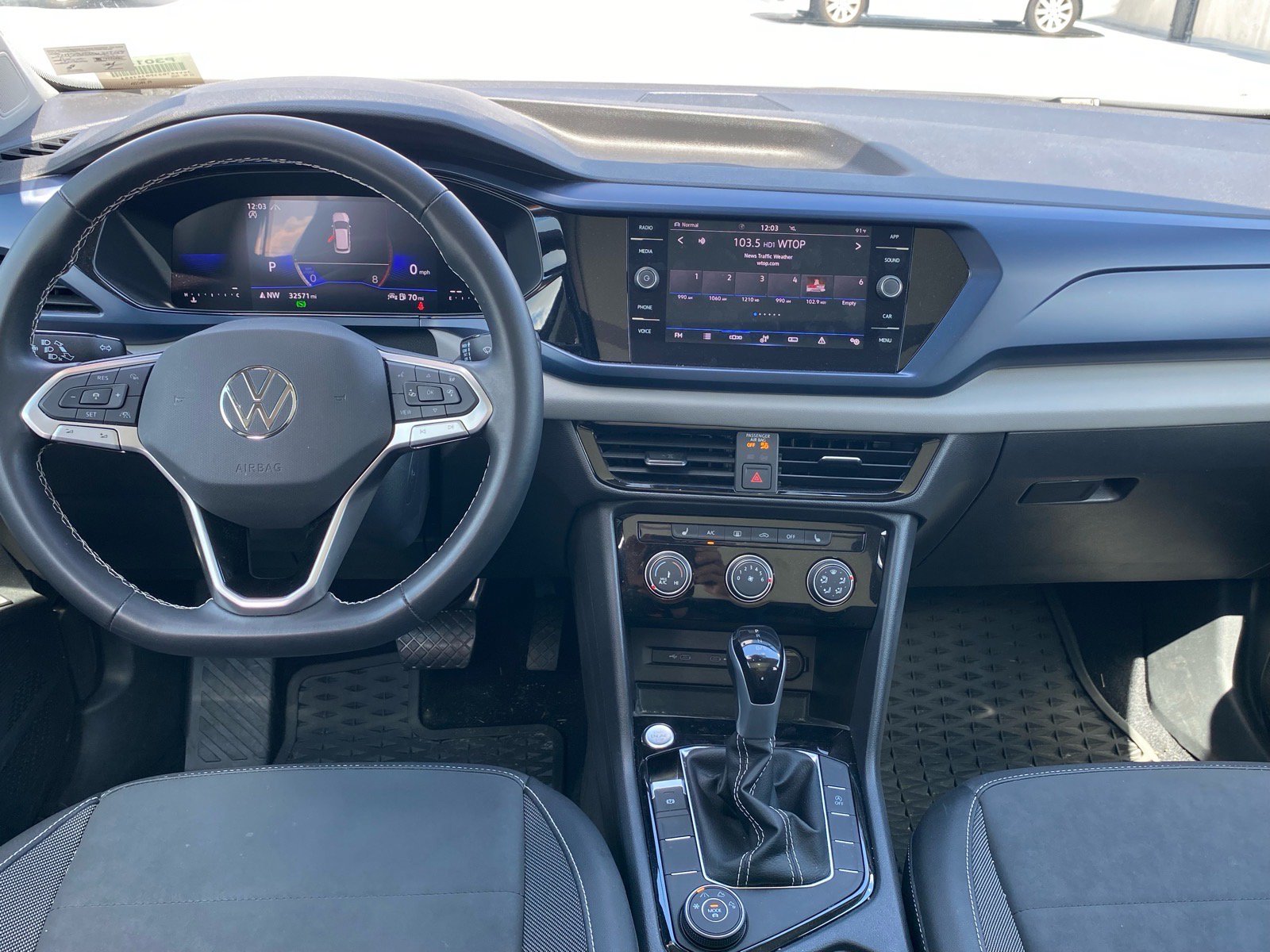 Certified 2023 Volkswagen Taos SE w/ Panoramic Sunroof Package AWD/4WD image 10