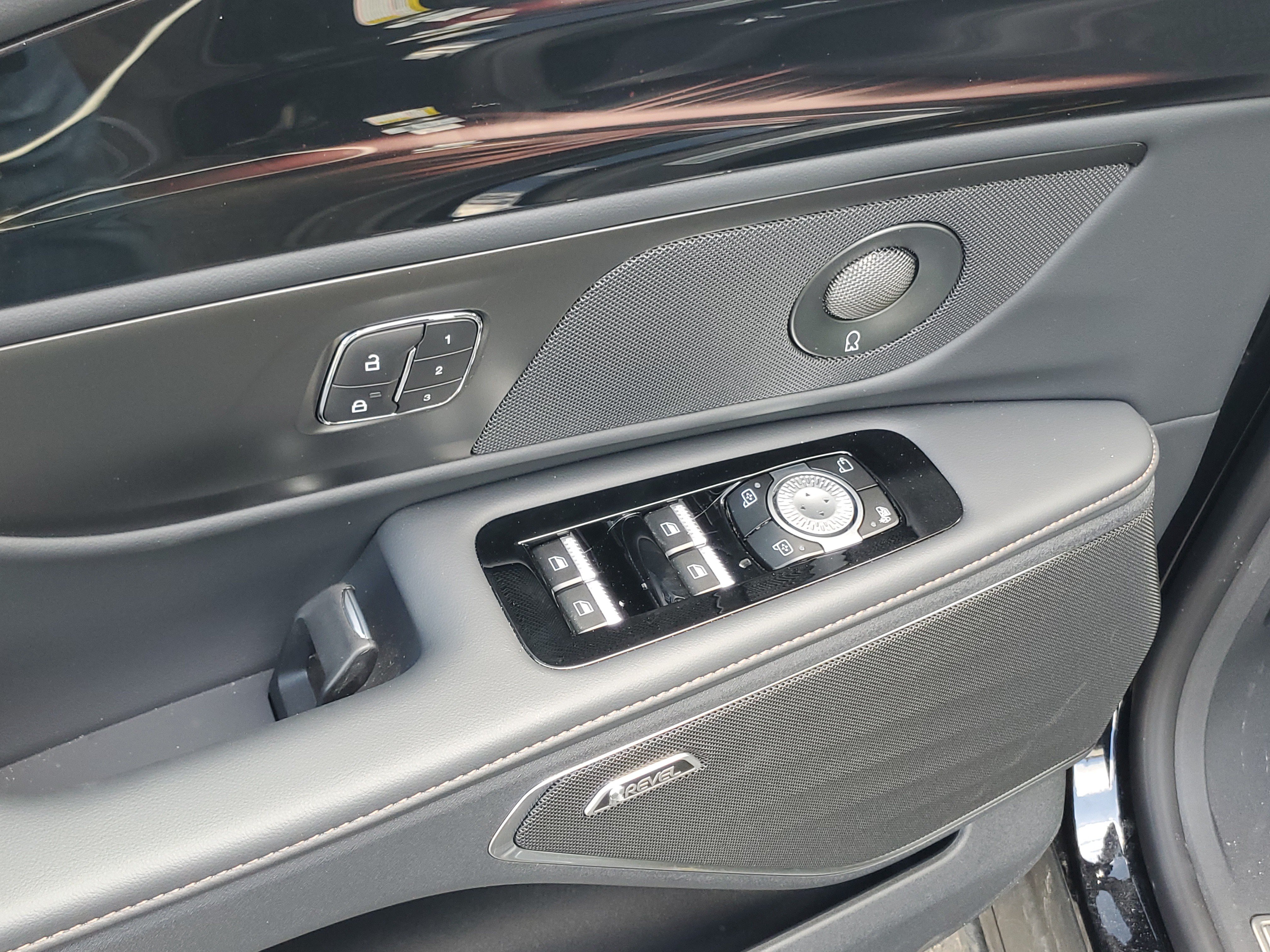 New 2026 Lincoln Nautilus Reserve w/ Jet Appearance Package AWD/4WD image 9