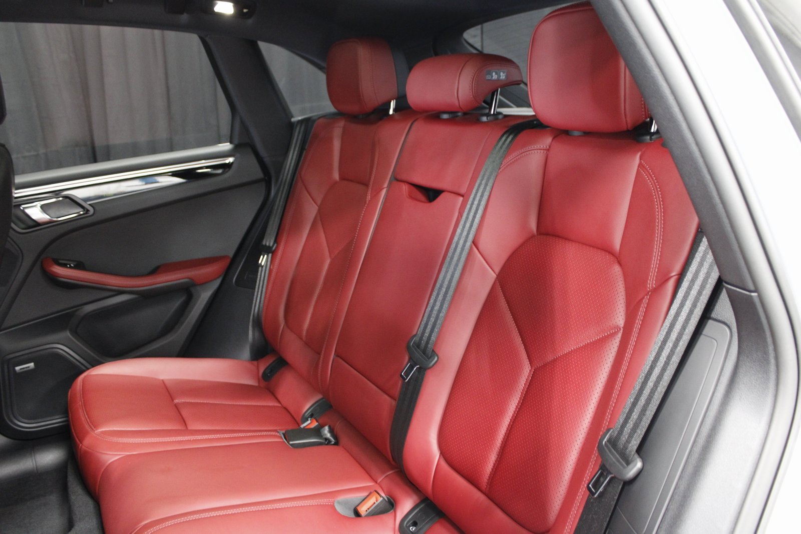 Certified 2025 Porsche Macan image 19