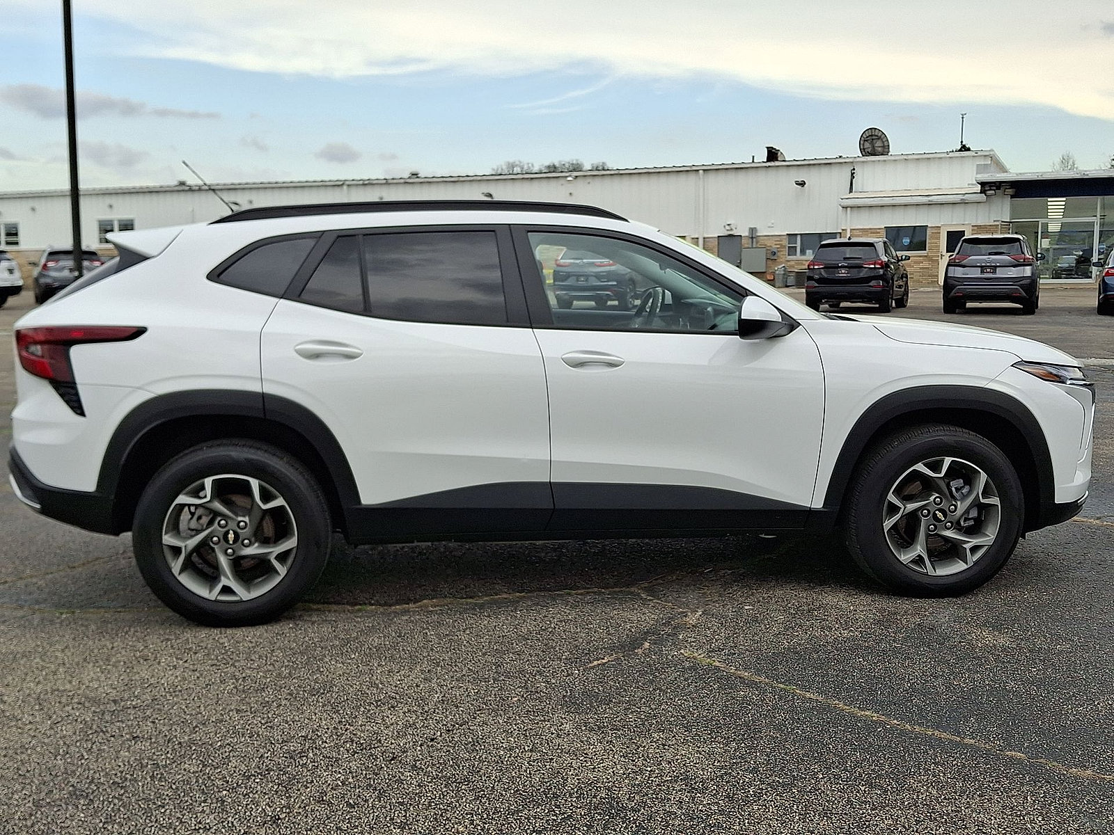Used 2025 Chevrolet Trax LT FWD image 25