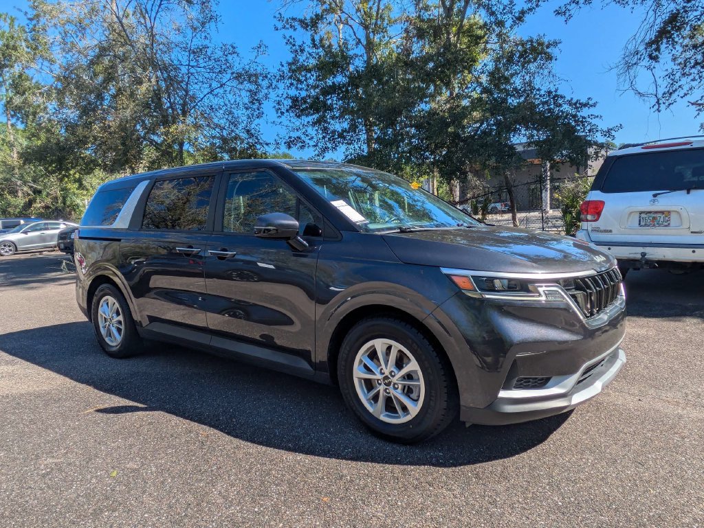 Used 2023 Kia Carnival LX FWD image 2