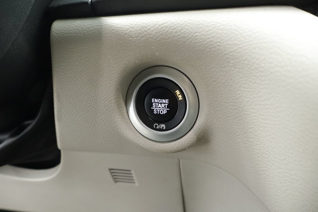 Certified 2023 Chrysler Pacifica Touring-L FWD image 30