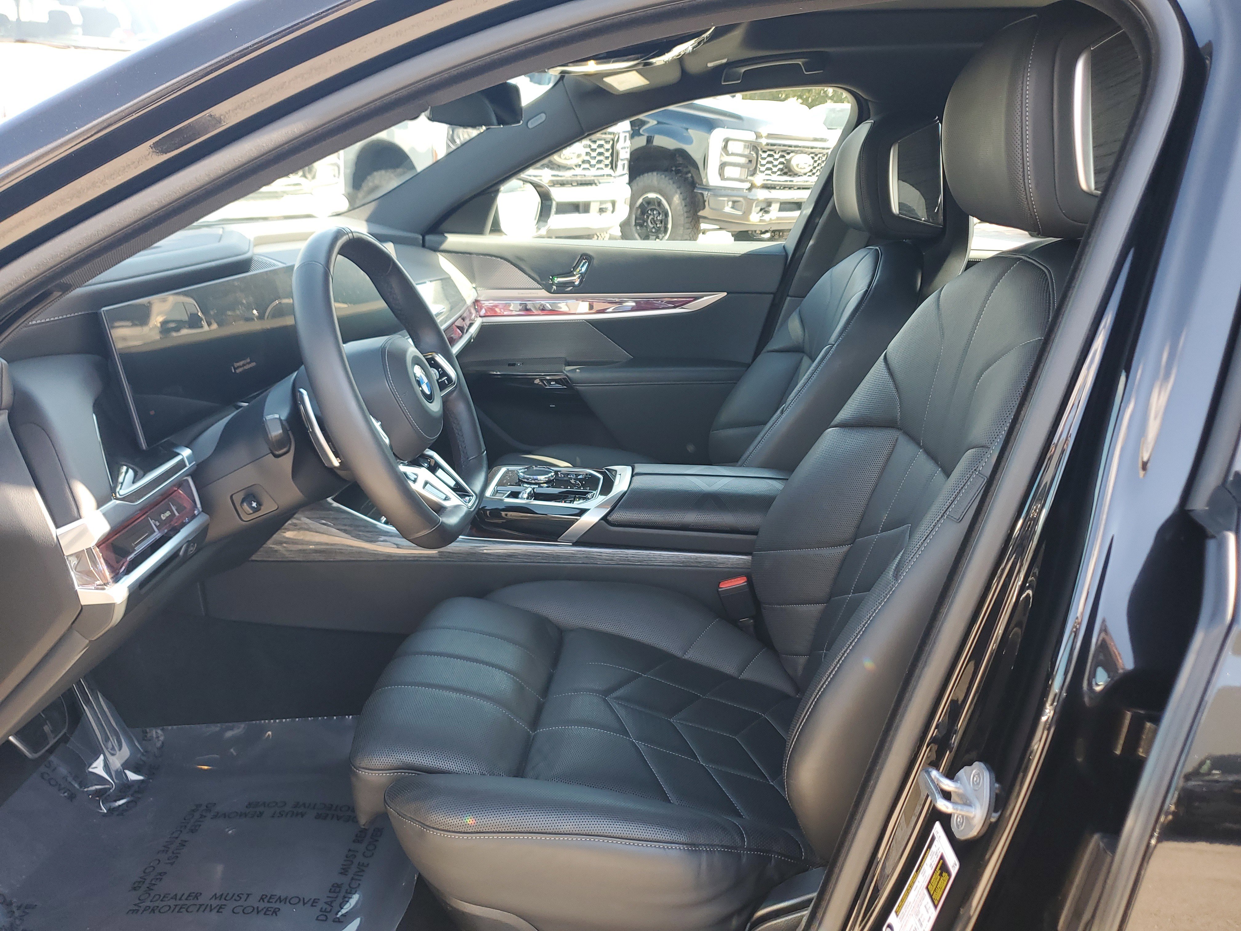 Used 2024 BMW 740i image 11