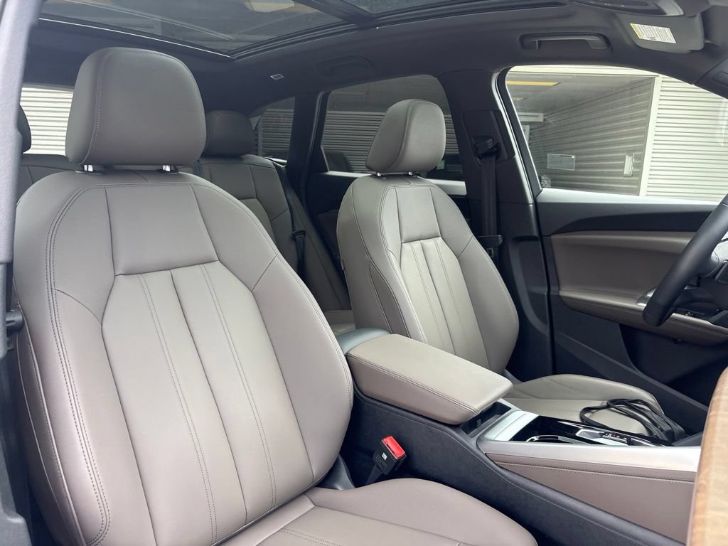 Certified 2025 Audi Q5 Premium w/ Convenience Package AWD/4WD image 14