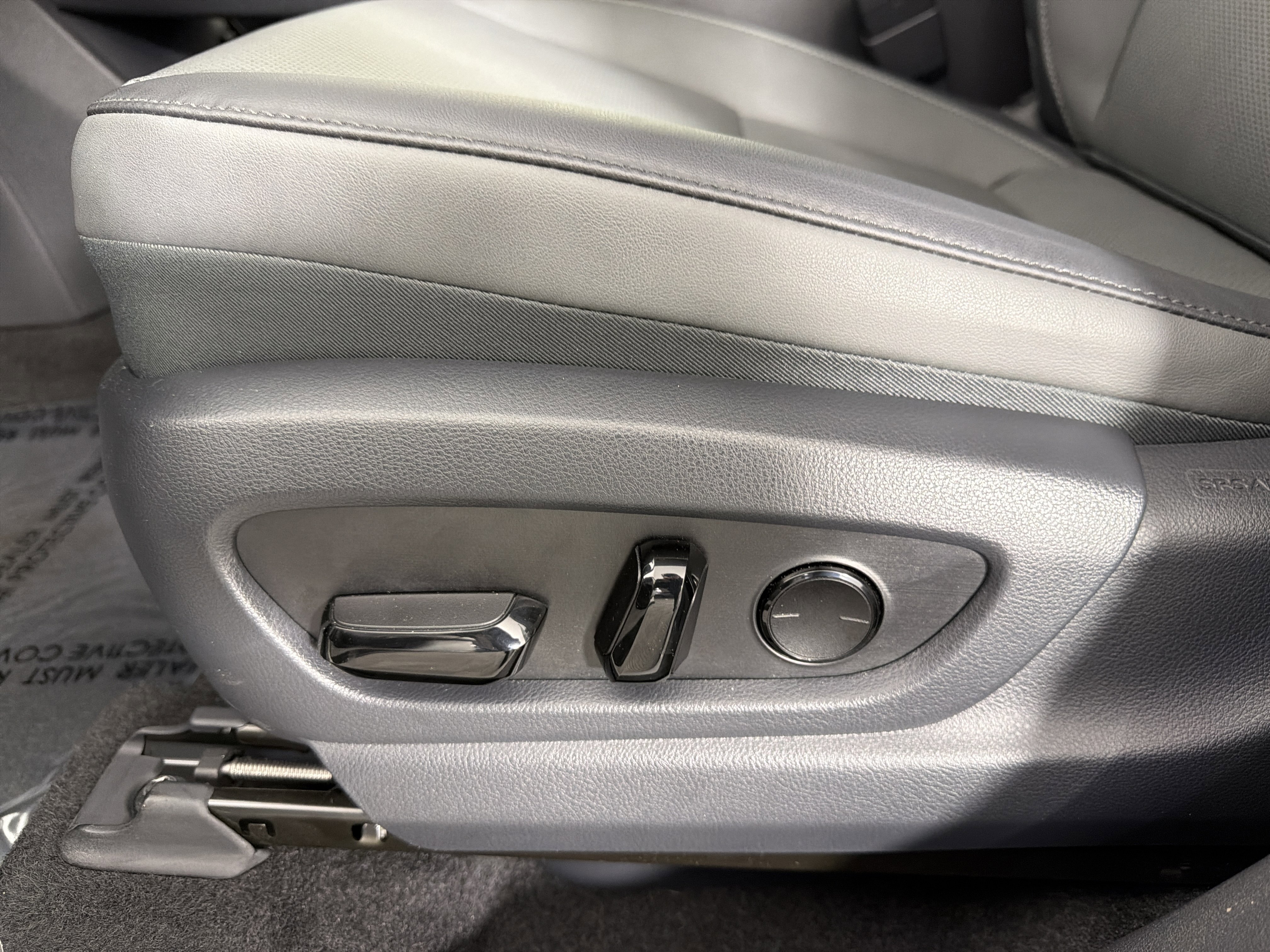 Used 2025 Lexus RZ 450e w/ Accessory Package (Z2) image 15