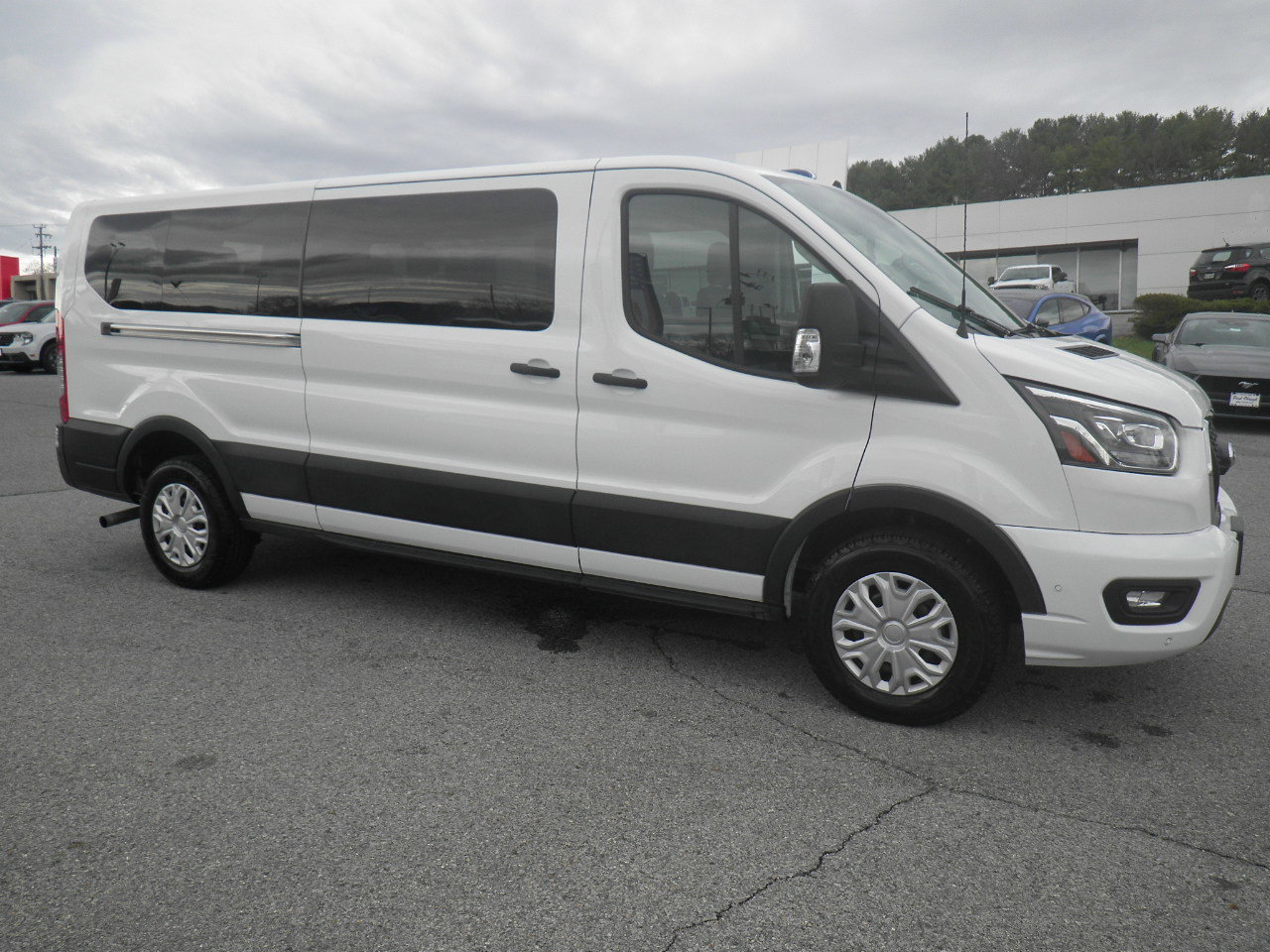 Used 2023 Ford Transit 350 XLT image 8