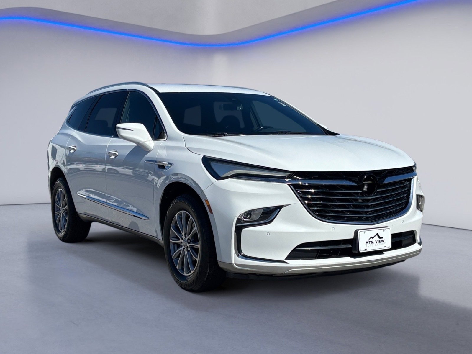 Used 2023 Buick Enclave Essence image 9