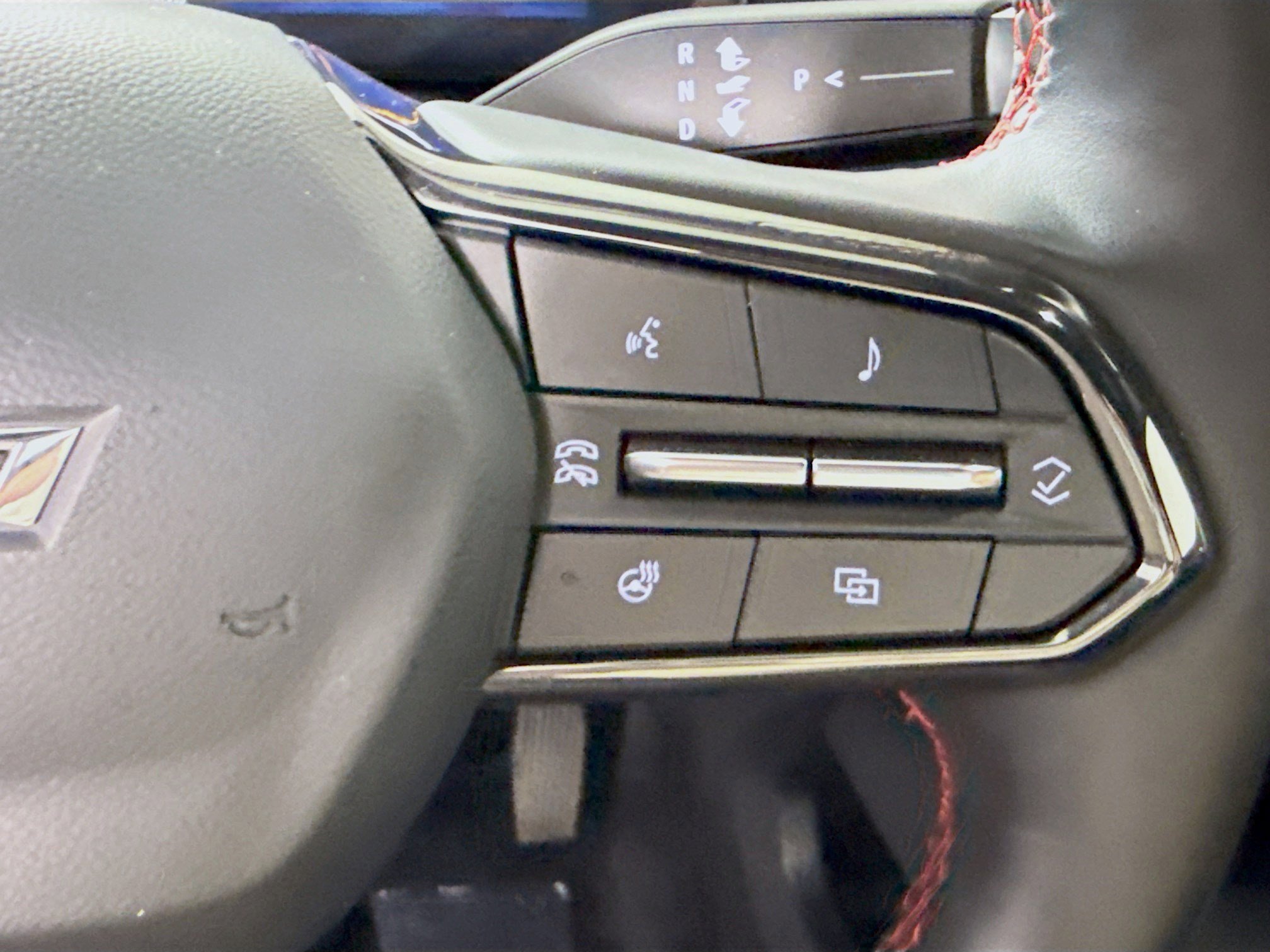 Used 2025 Chevrolet Equinox EV RS w/ Convenience Package II image 15