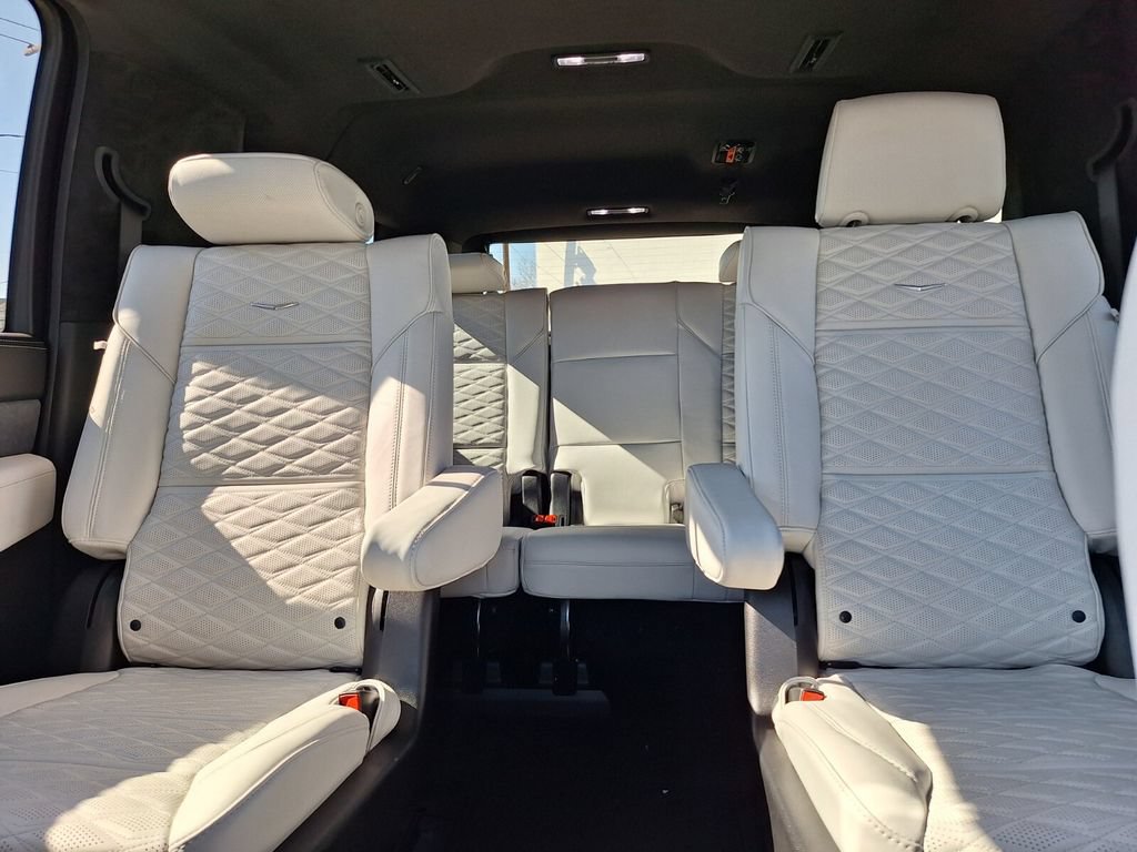 Used 2026 Cadillac Escalade ESV Platinum Sport w/ LPO, ONYX Package AWD/4WD image 25