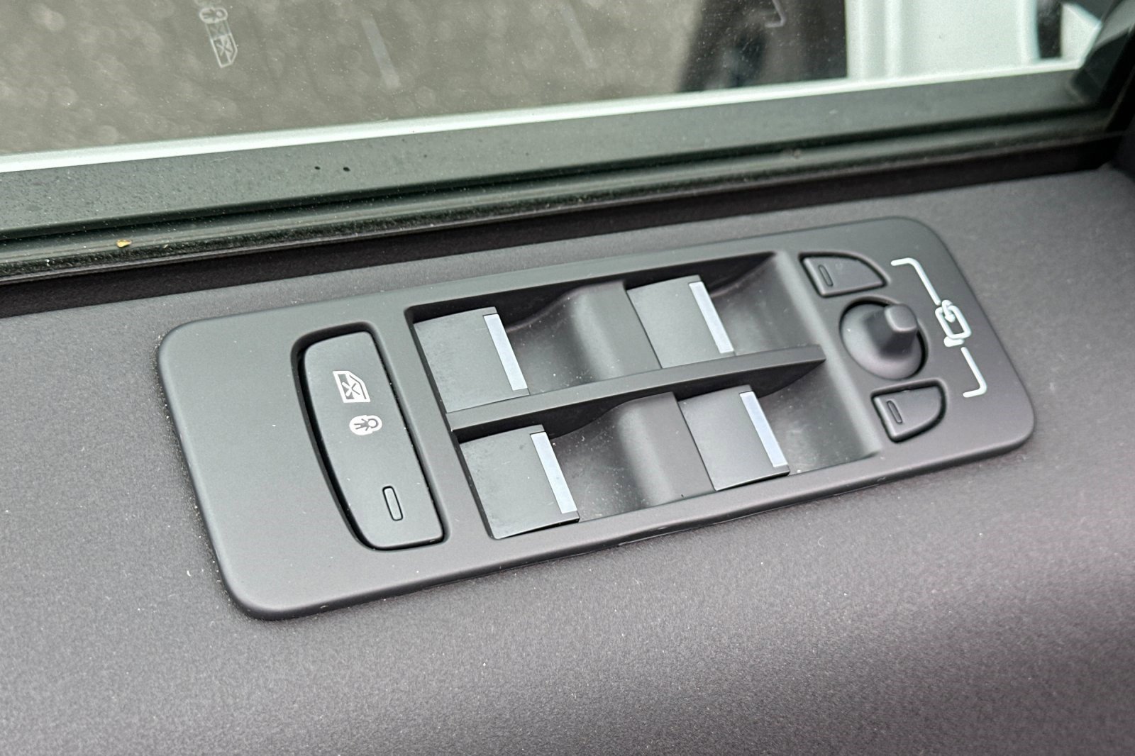 Used 2025 Land Rover Discovery Sport S image 15