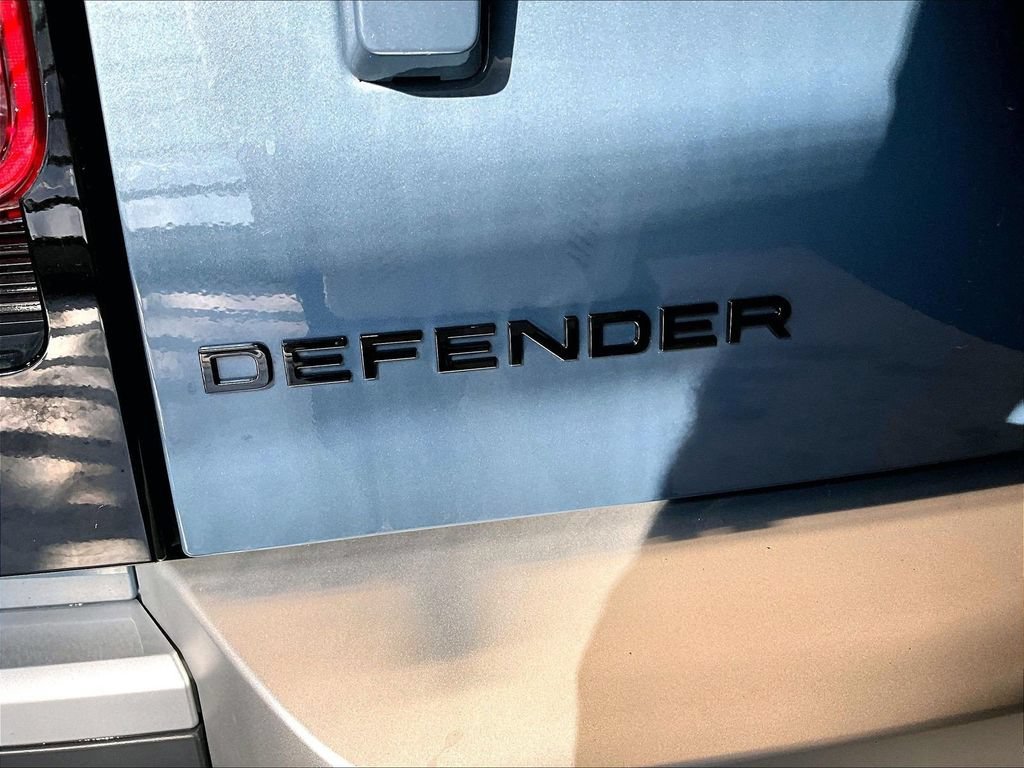 Used 2025 Land Rover Defender 90 S AWD/4WD image 30