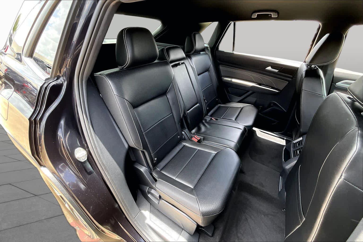 Used 2022 Volkswagen Atlas Cross Sport SE FWD image 20