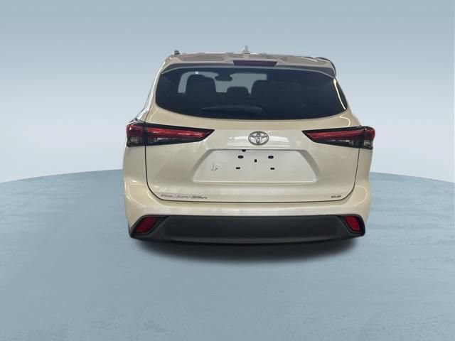 Used 2020 Toyota Highlander XLE FWD image 7
