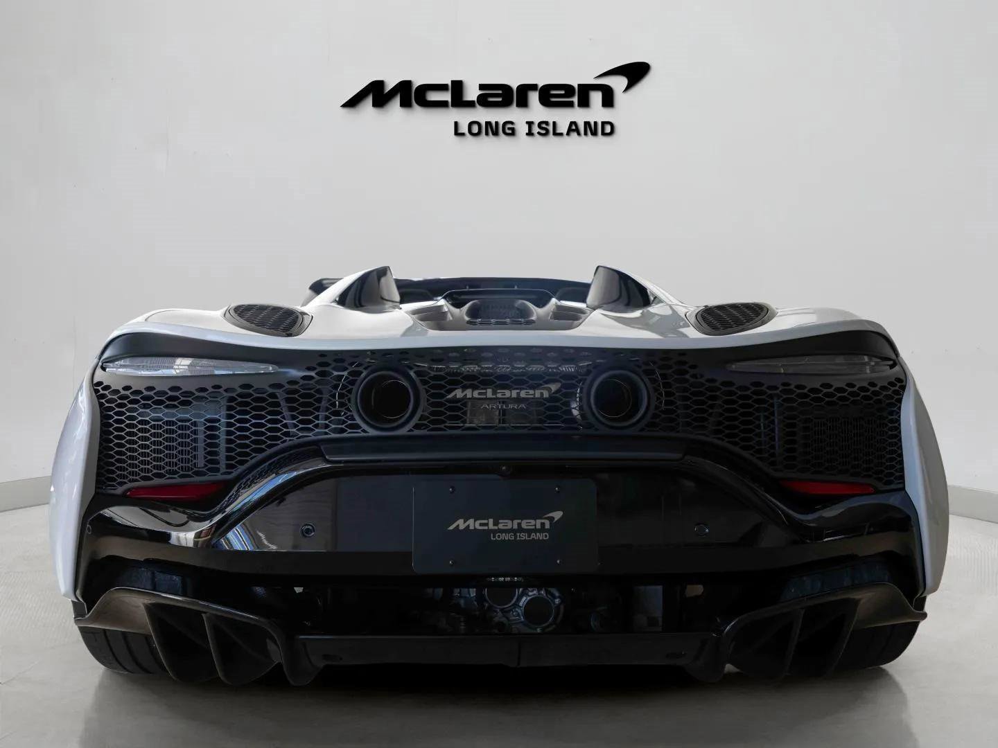 Used 2025 McLaren Artura Spider image 5