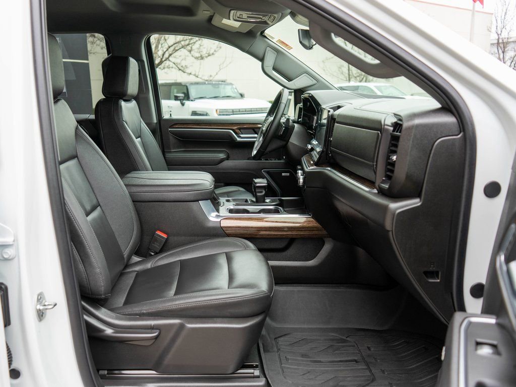Used 2025 GMC Sierra 1500 Elevation w/ Elevation Premium Package image 10
