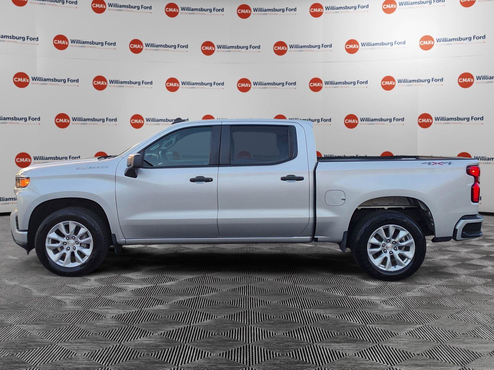 Used 2022 Chevrolet Silverado 1500 Custom image 2
