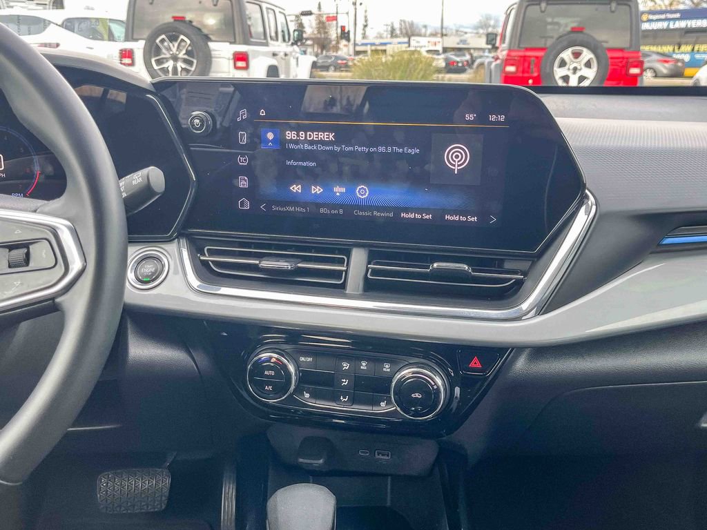 Certified 2025 Chevrolet Trax LT w/ LT Convenience Package image 16