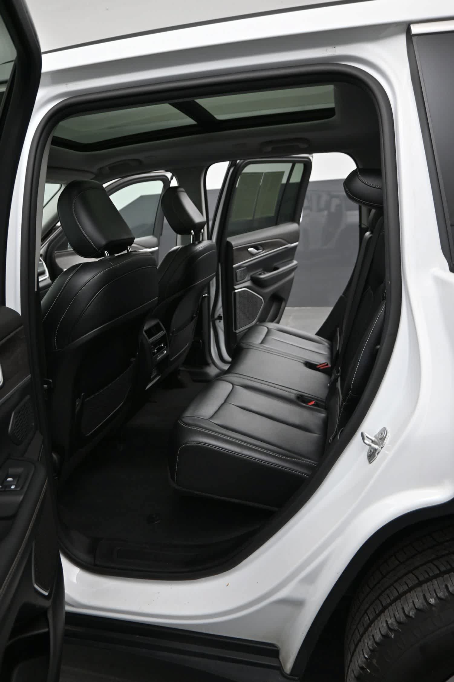 Used 2024 Jeep Grand Cherokee Limited 4xe AWD/4WD image 14