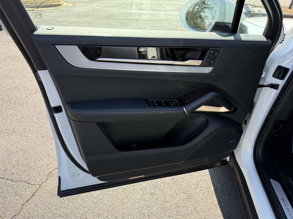 Used 2026 Porsche Cayenne image 11