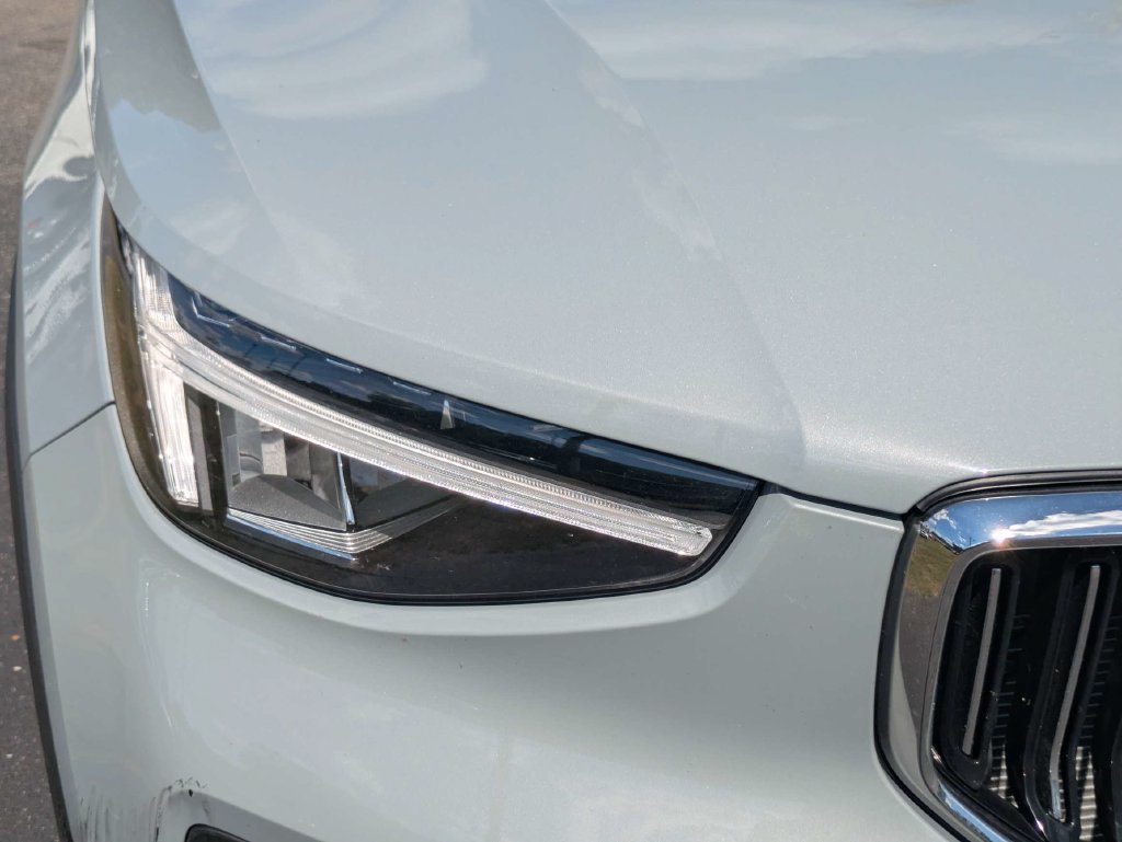 Used 2024 Volvo XC40 B5 Core AWD/4WD image 11