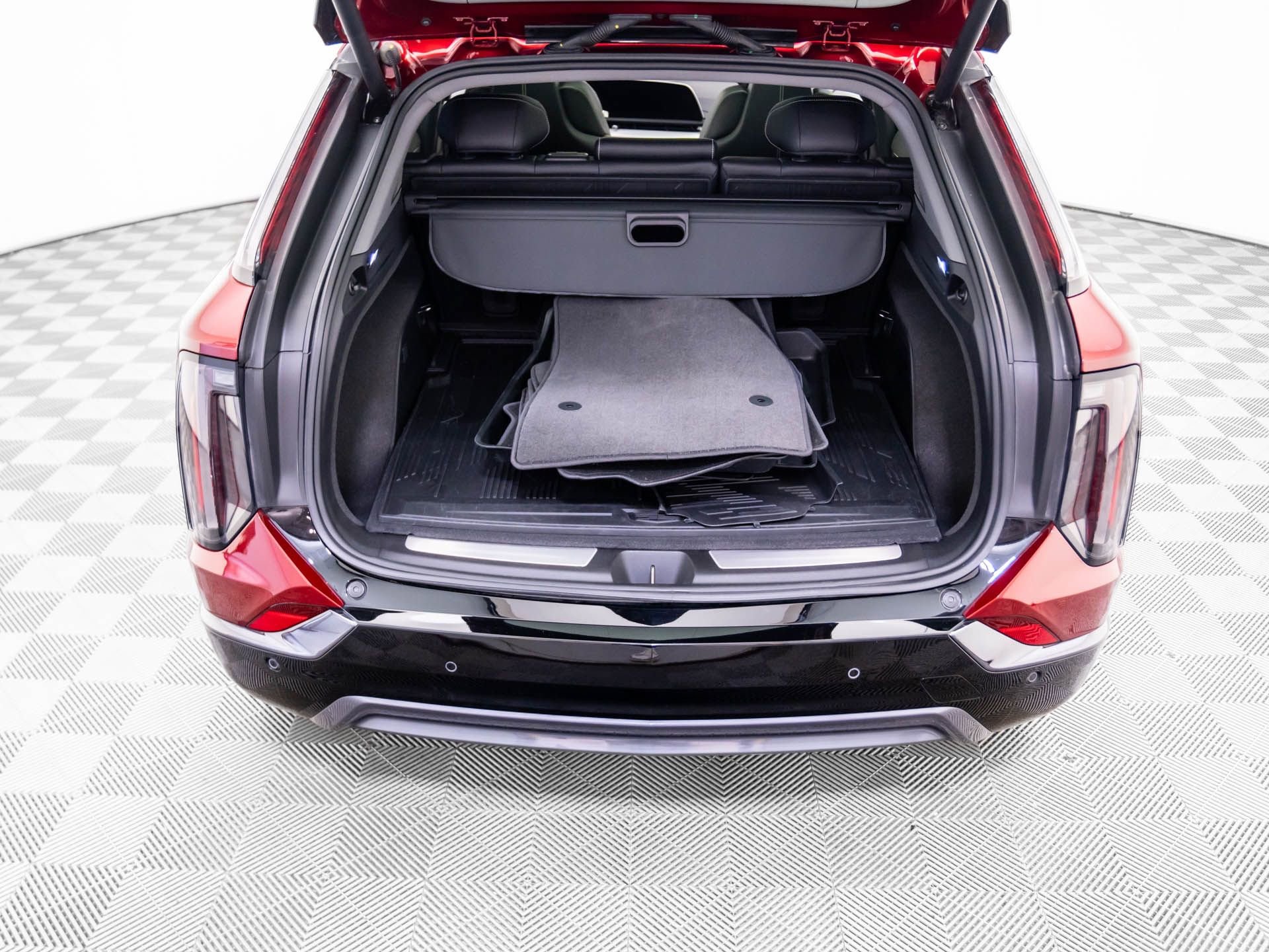 Used 2025 Cadillac Optiq Sport 2 w/ LPO, Floor Liner Package image 34