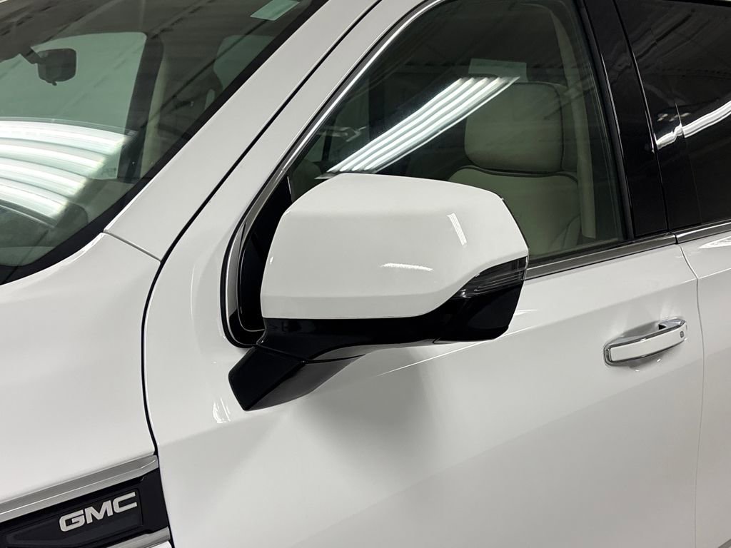 Used 2021 GMC Yukon Denali w/ Denali Premium Package image 12