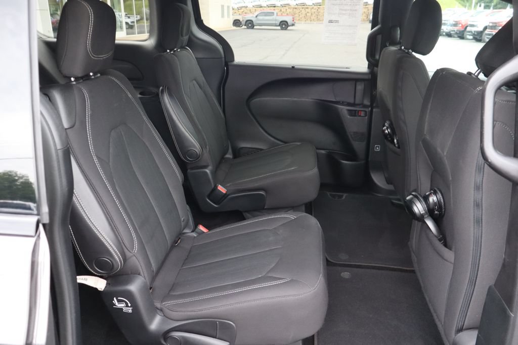 Used 2018 Chrysler Pacifica Touring Plus w/ S Appearance Package FWD image 22