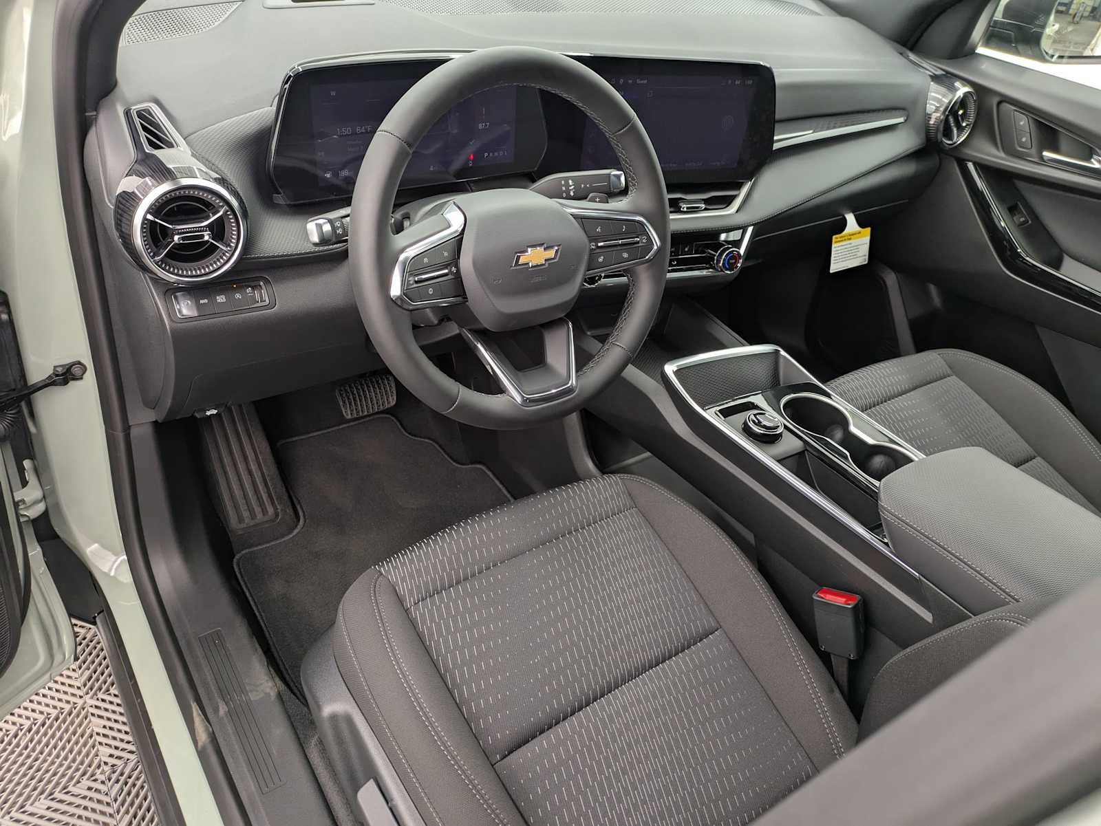 New 2026 Chevrolet Equinox LT image 2