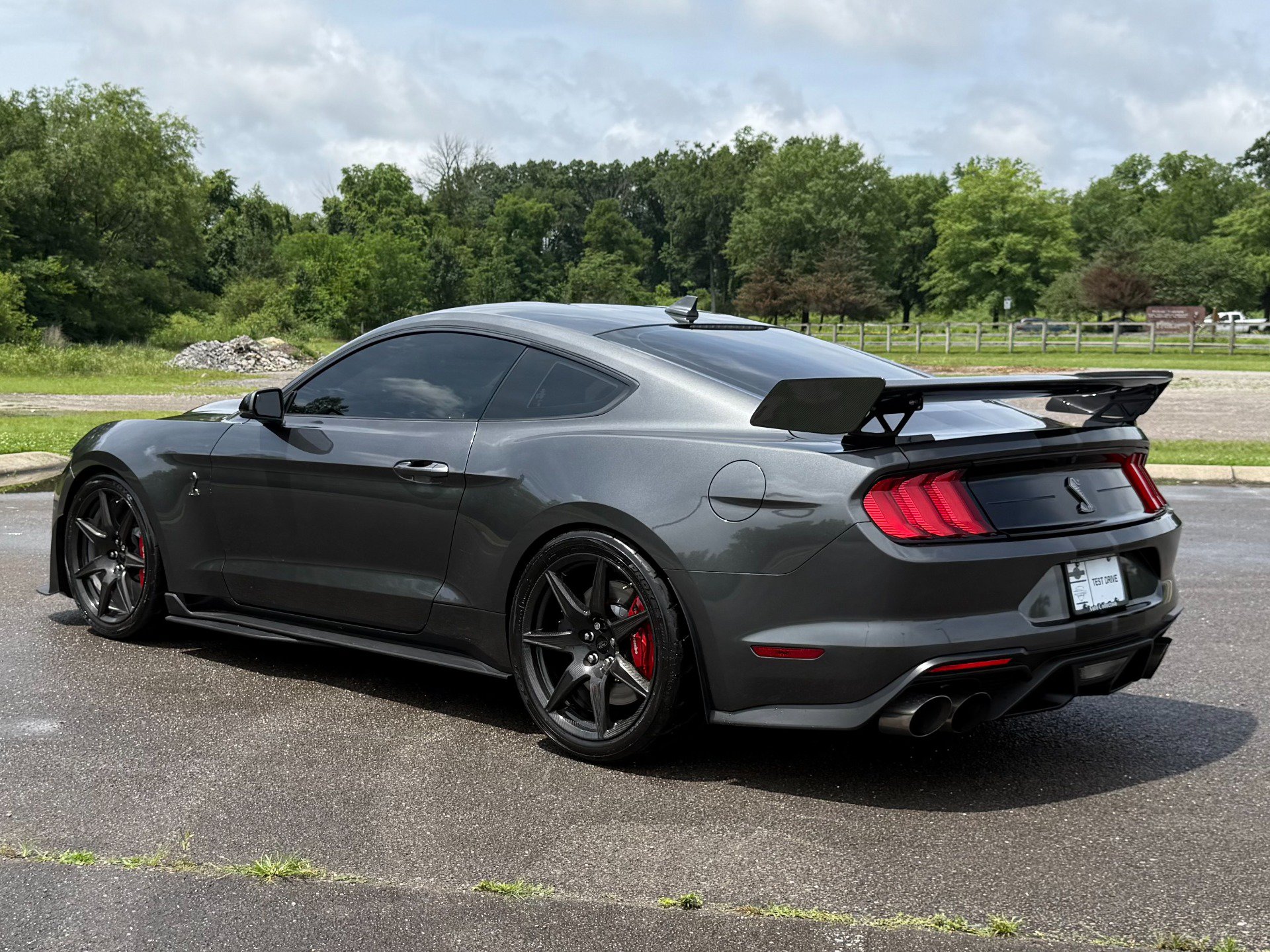 Used 2020 Ford Mustang Shelby GT500 w/ Carbon Fiber Track Pack RWD image 4