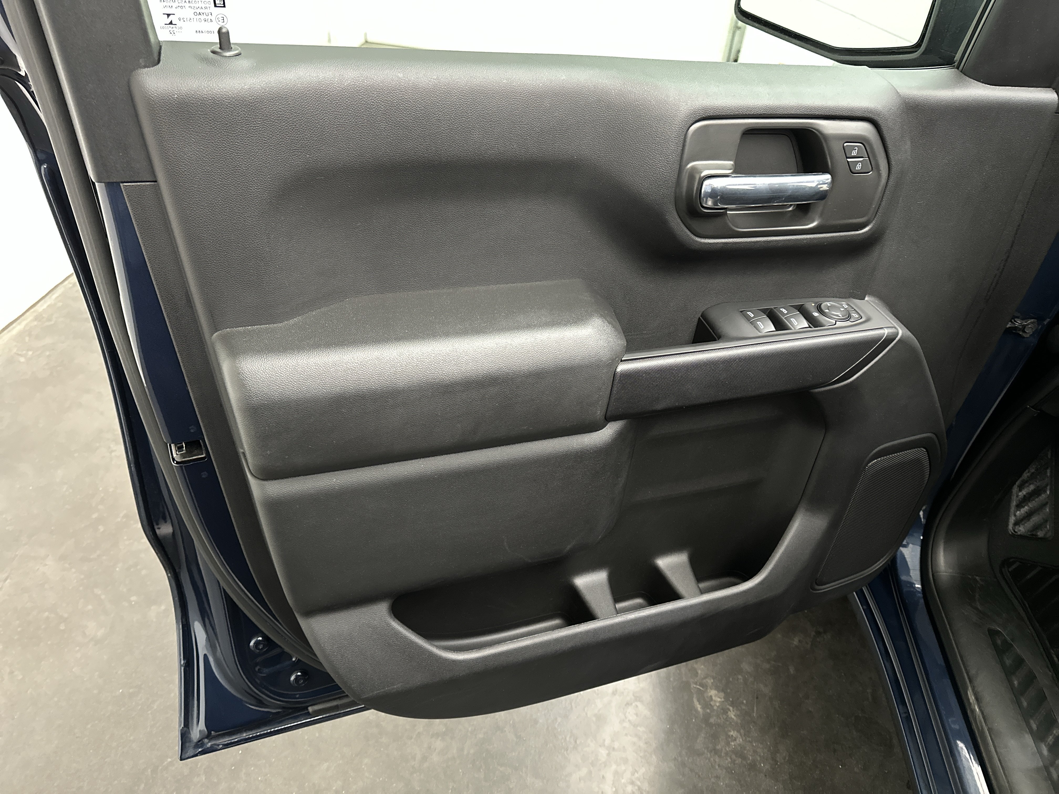 Used 2022 Chevrolet Silverado 1500 Custom w/ LPO, Dark Essentials Package AWD/4WD image 19