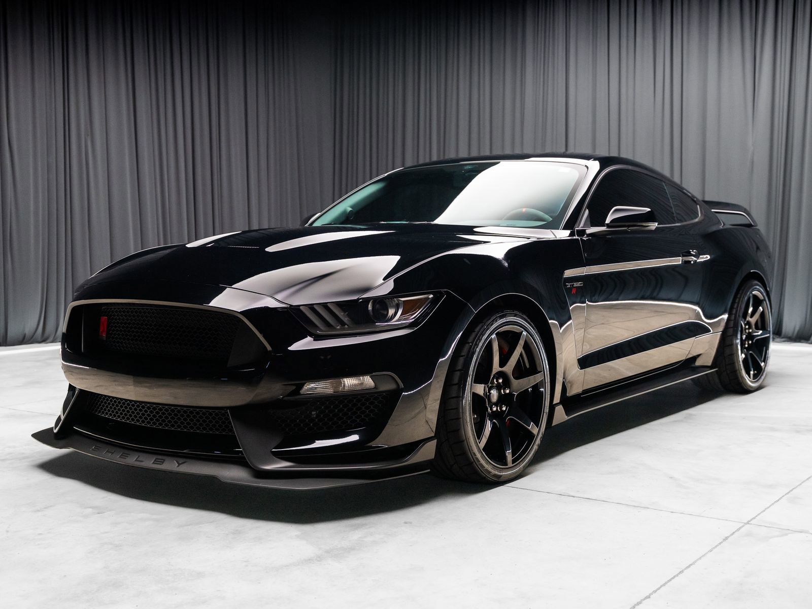 Used 2016 Ford Mustang Shelby GT350R w/ GT350R Equipment Group 920A RWD image 26
