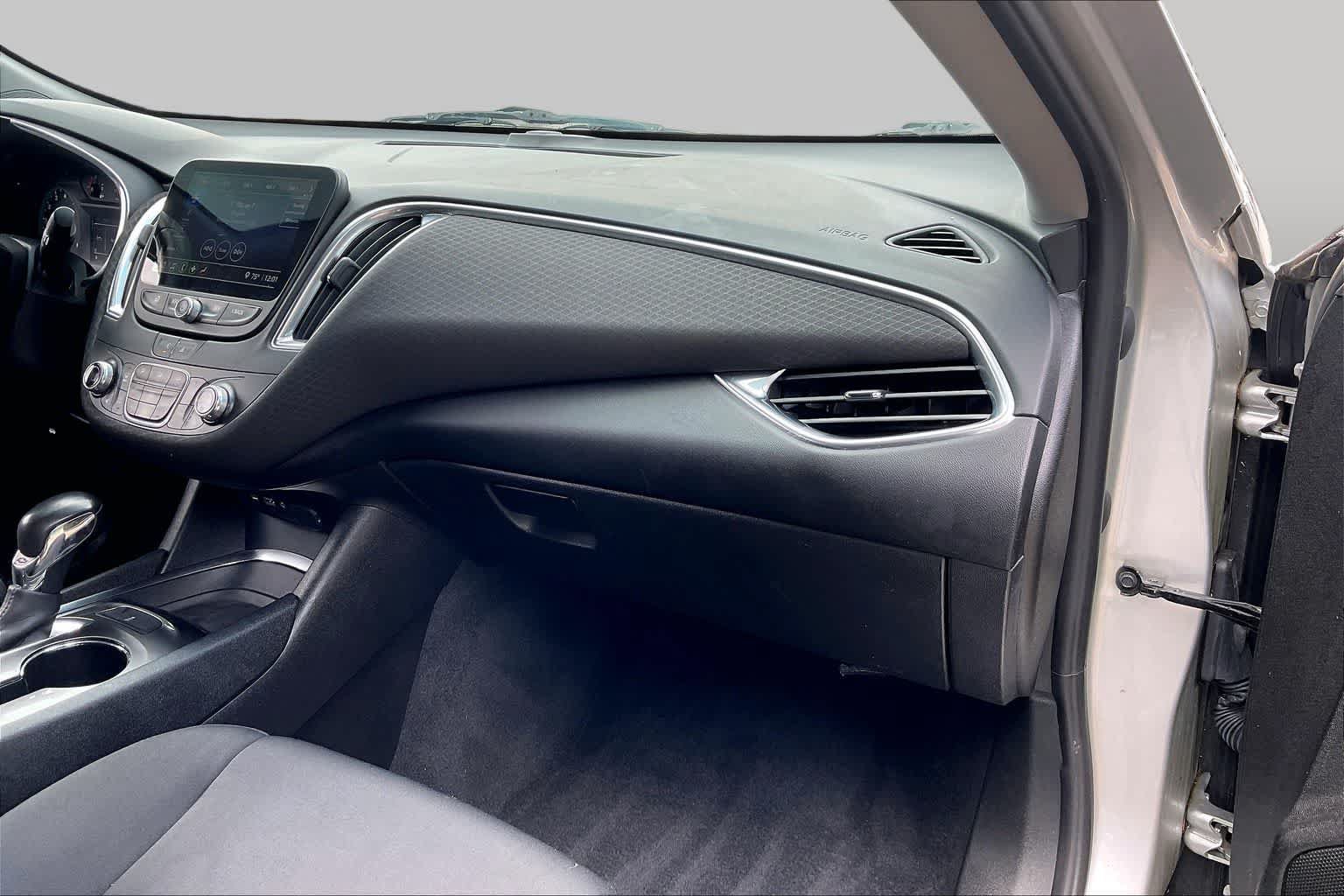 Used 2021 Chevrolet Malibu LT w/ Redline Edition FWD image 16