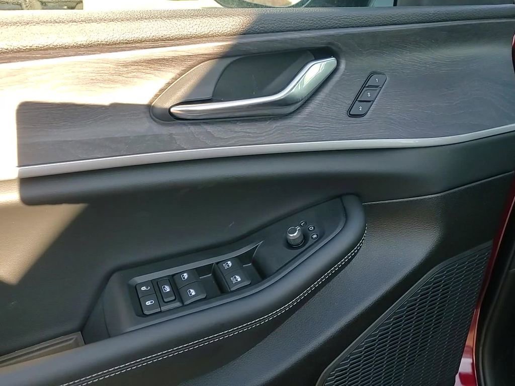 New 2025 Jeep Grand Cherokee Limited w/ MOPAR Finishing Package image 10