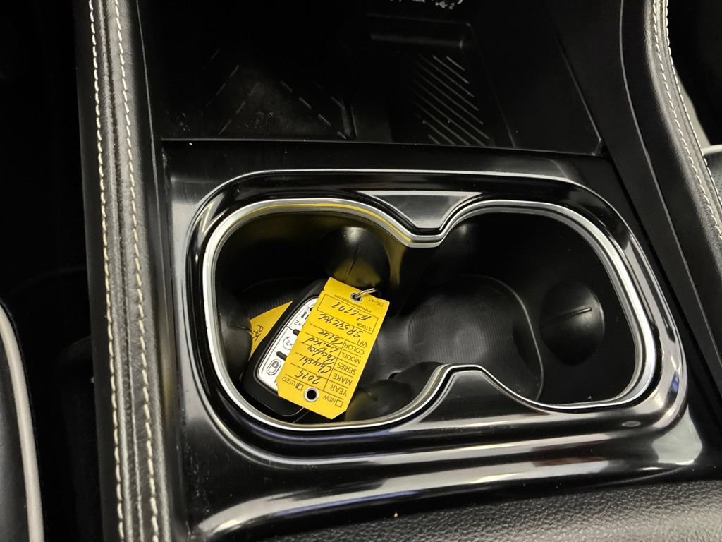 Certified 2025 Chrysler Pacifica Limited FWD image 62