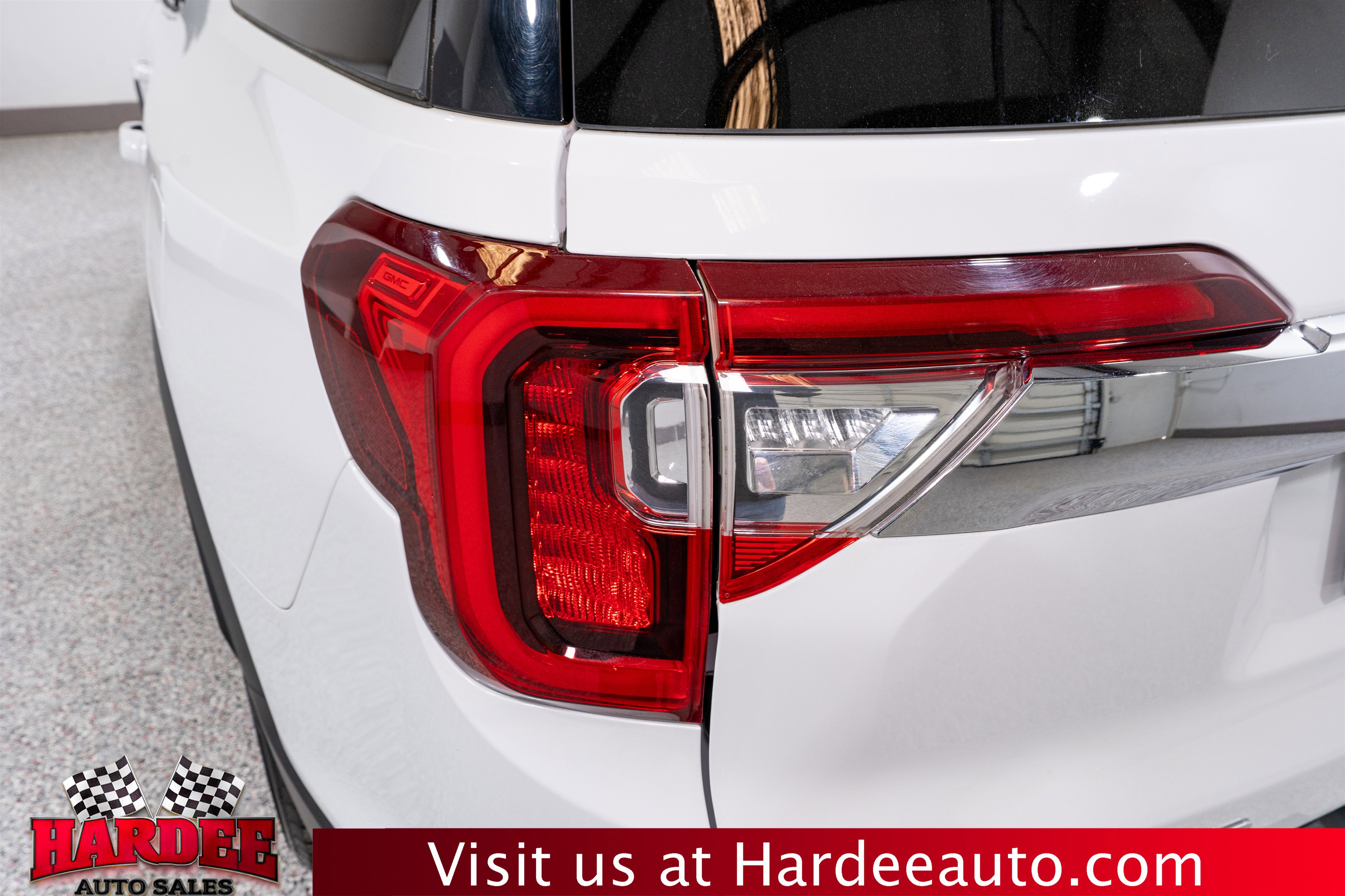 Used 2023 GMC Acadia SLT AWD/4WD image 9