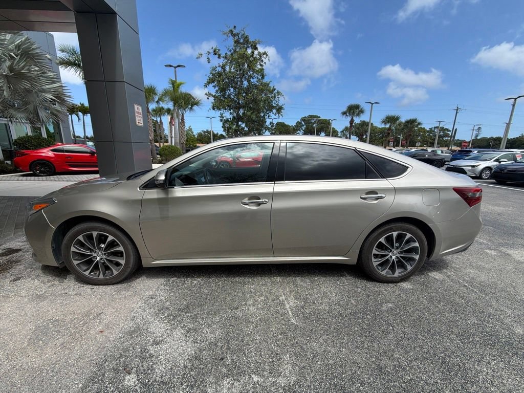 Used 2016 Toyota Avalon XLE FWD image 5