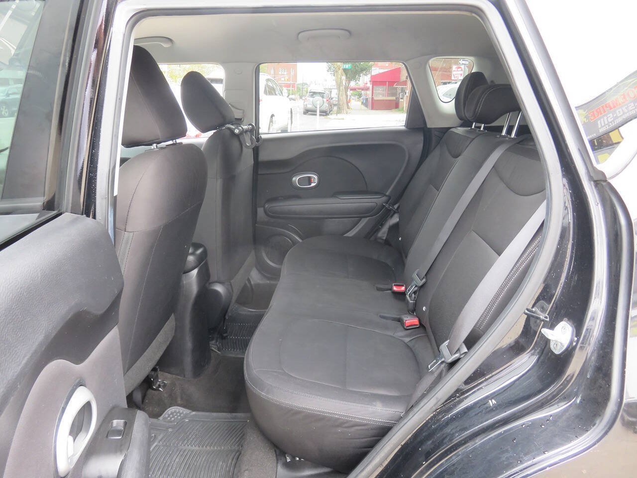 Used 2015 Kia Soul FWD image 16