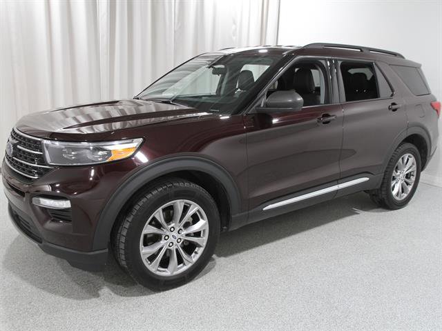 Used 2022 Ford Explorer XLT w/ Equipment Group 202A image 3