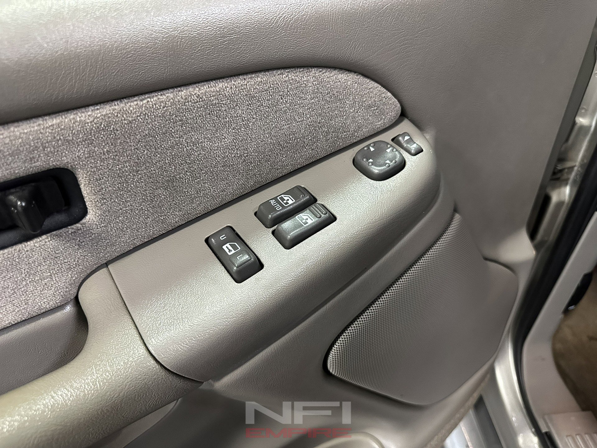 Used 2000 Chevrolet Silverado 1500 LS image 32