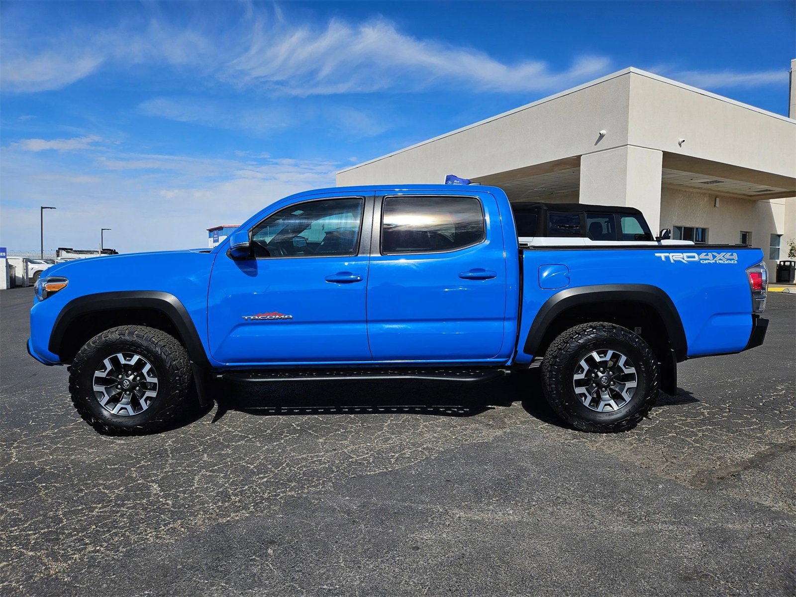 Used 2020 Toyota Tacoma TRD Off-Road w/ Technology Package image 9