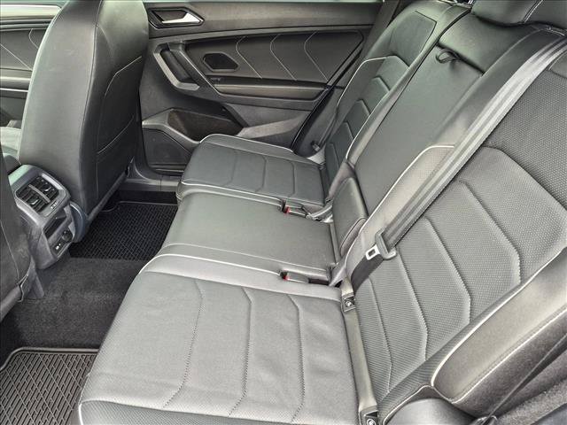 Used 2023 Volkswagen Tiguan SEL R-Line AWD/4WD image 17
