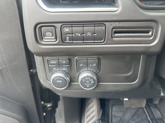 Used 2024 GMC Yukon SLT AWD/4WD image 14