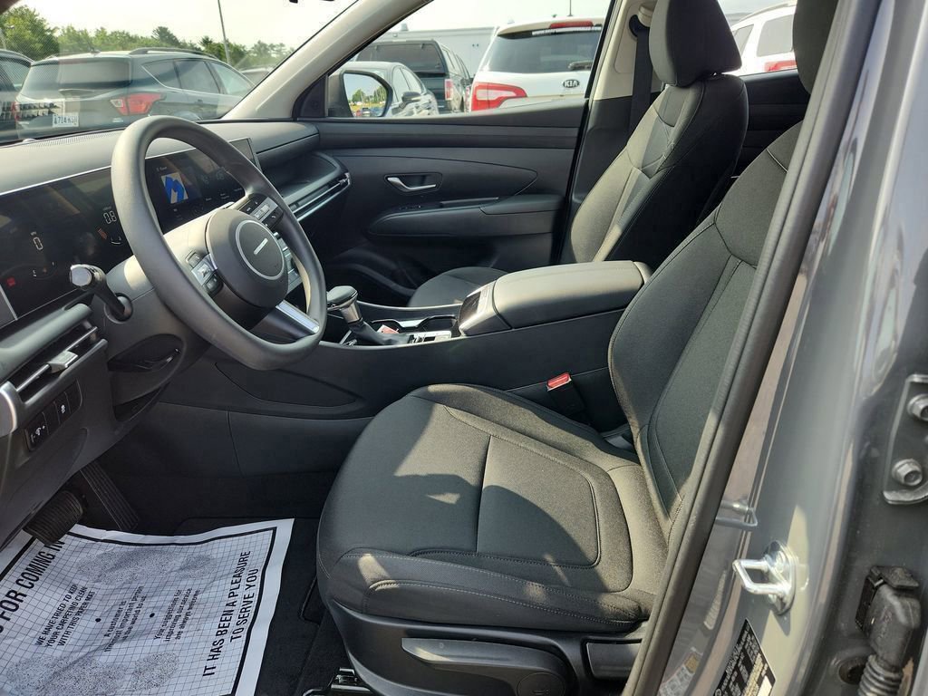 Used 2025 Hyundai Tucson SE image 9