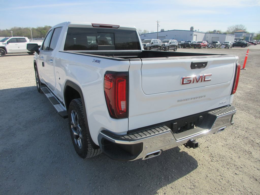 New 2026 GMC Sierra 1500 SLT image 9