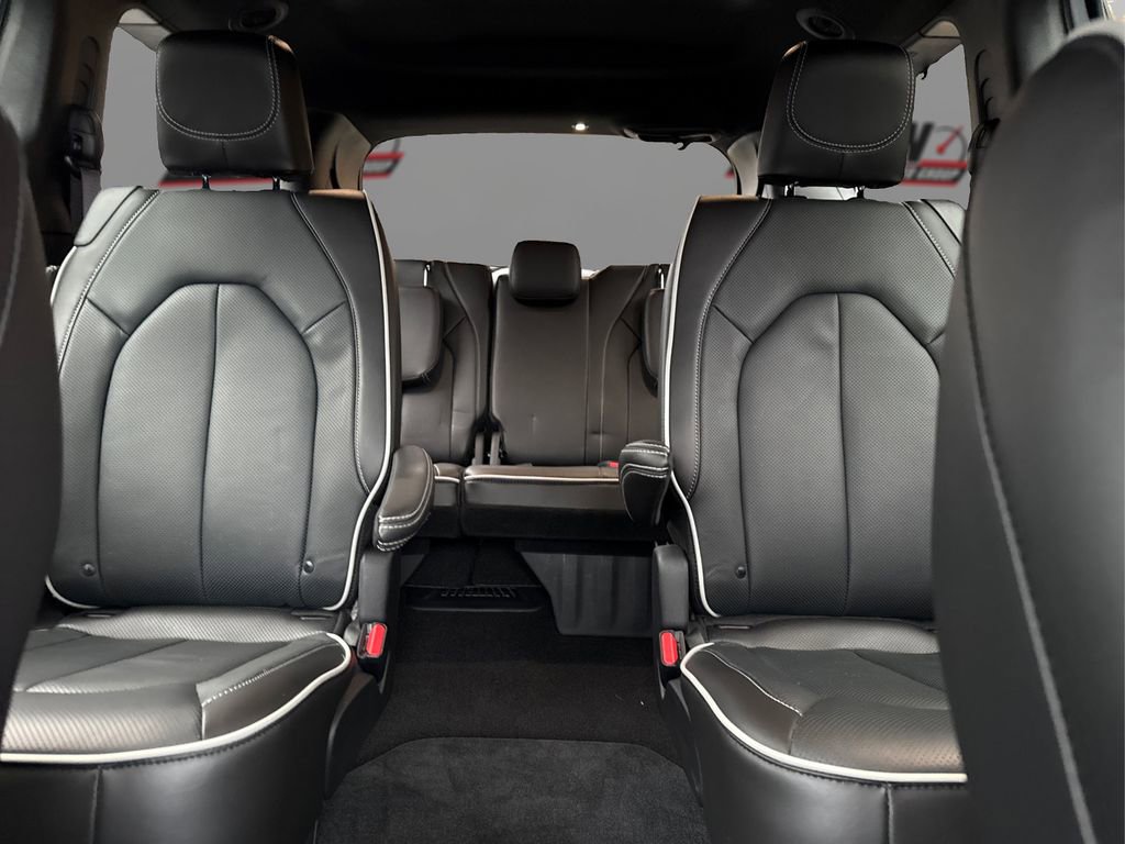 Used 2024 Chrysler Pacifica Limited w/ S Appearance Package image 20