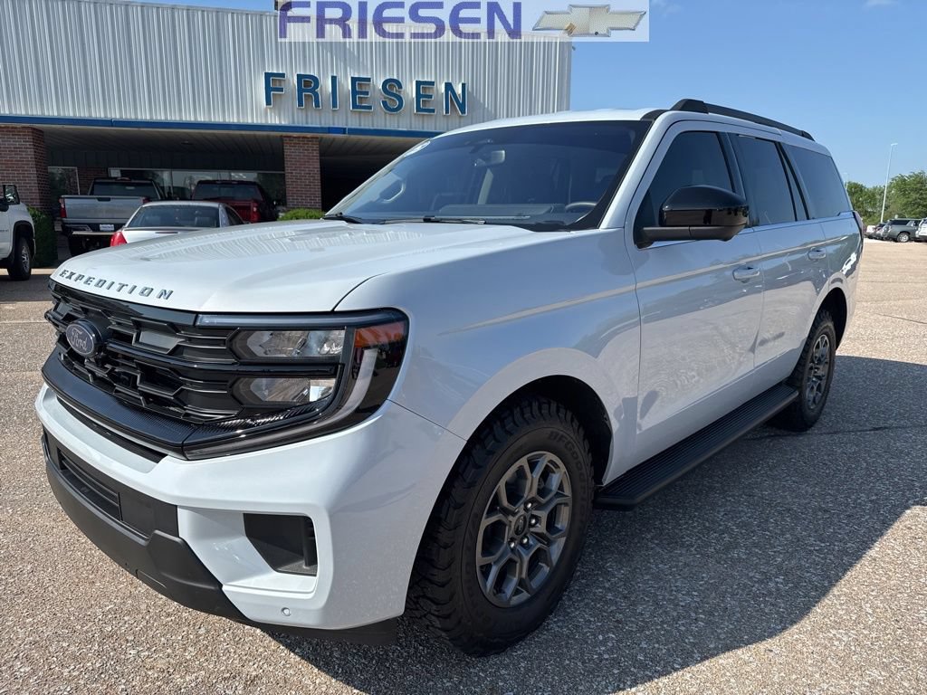 Used 2025 Ford Expedition Active AWD/4WD image 1